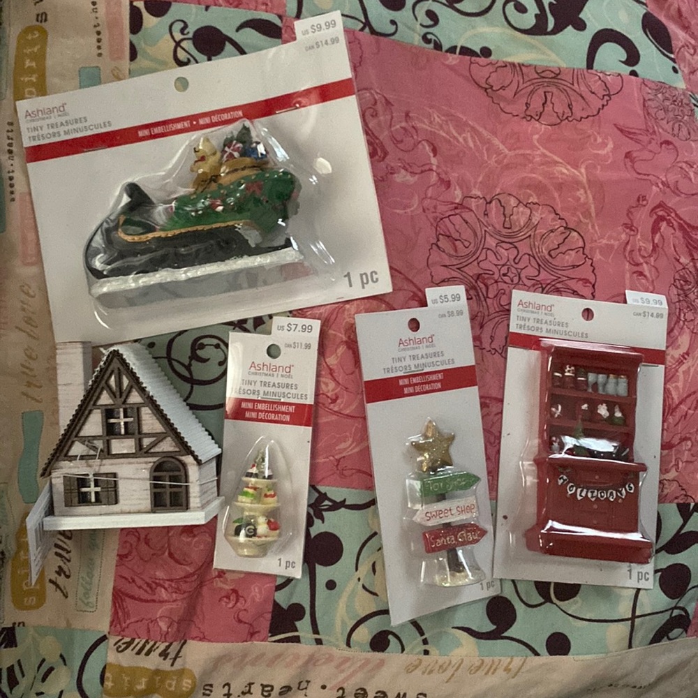 Christmas Tiny Treasures Dollhouse Accessories